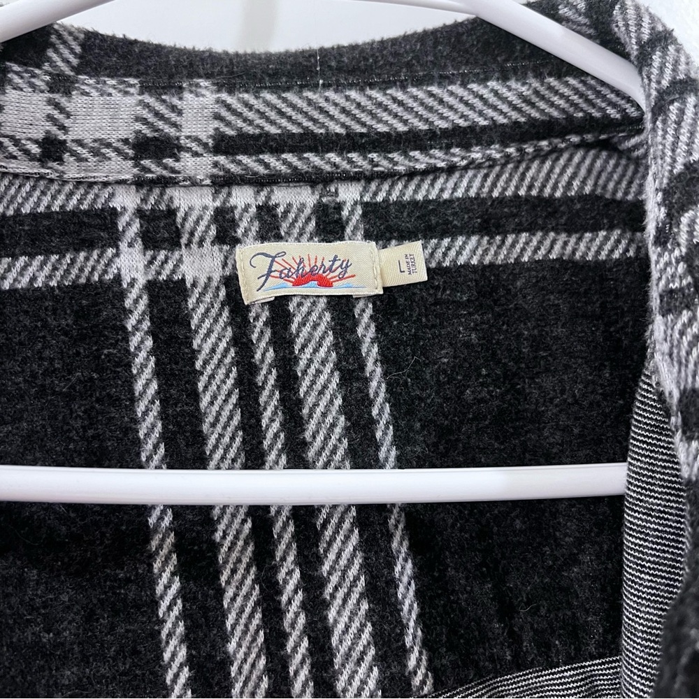 Faherty Legend Sweater Shirt in grey Charcoal Buffalo Check large buttons - Picture 2 of 7